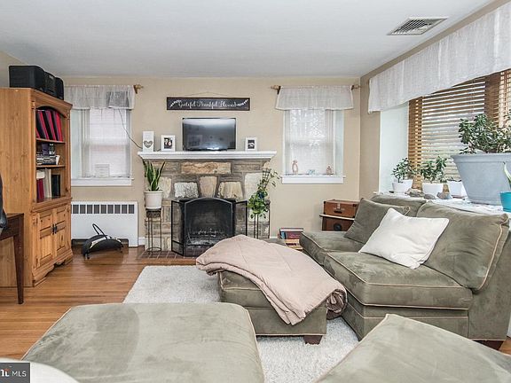 5th image of 4607 Aubrey Ave