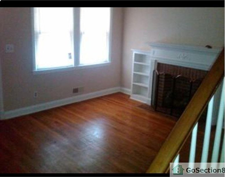 2nd image of 3943 Kenyon Ave