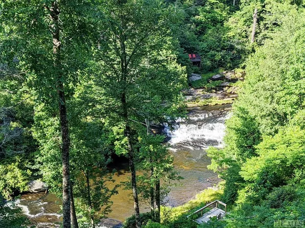 516 Narrows Road, Sapphire, NC 28774