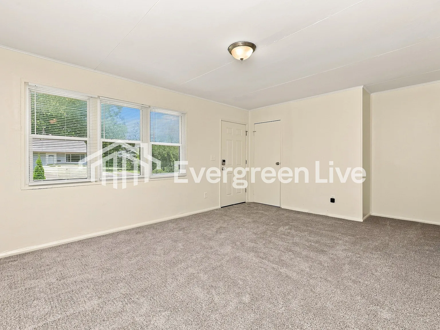 2 bed, 1.0 bath, 744 sqft, $1,195 — Photo 4