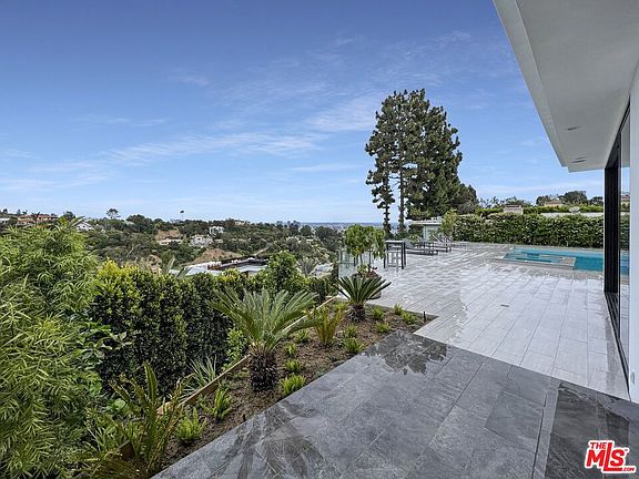 5th image of 920 Linda Flora Dr