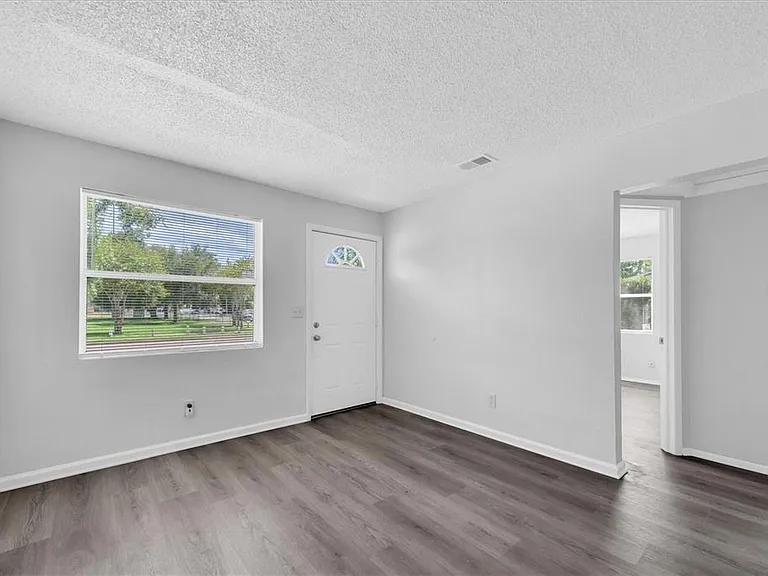 4421 11th Ave S — Photo 4