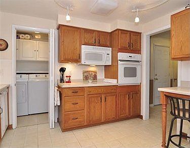 3rd image of 283 Glenbrook Dr