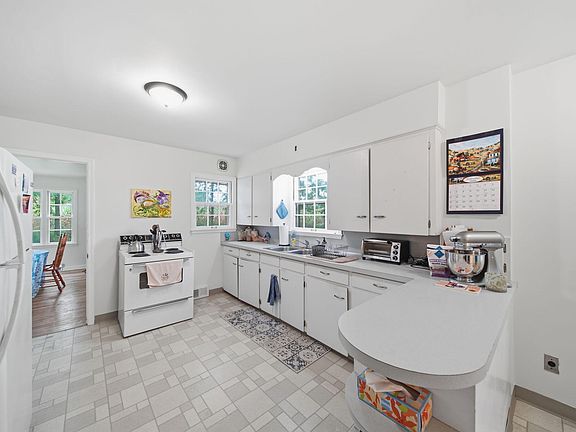 3rd image of 4023 Horton Rd