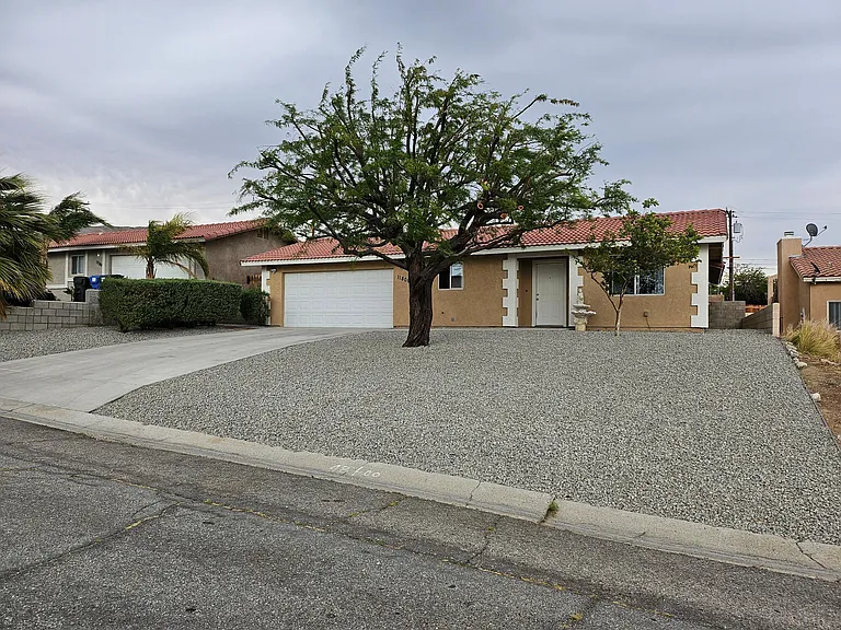 11800 Verbena Dr — Photo 3
