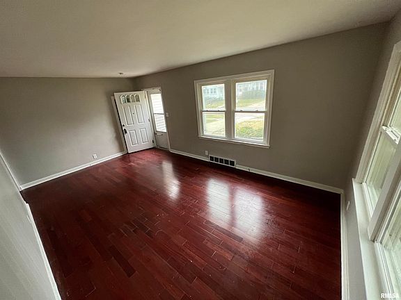 3rd image of 820 W Virginia Ave
