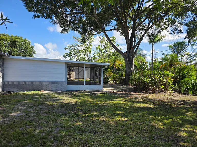 190 Eldron Blvd SE — Photo 12