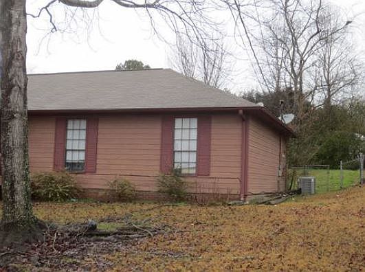 2nd image of 204 Dolphin Cir