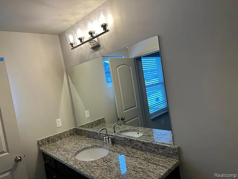 2151 Park Dr — Photo 25