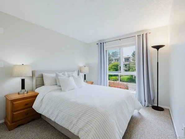331 Burnside Rd E #301, Victoria, BC V9A 1A6