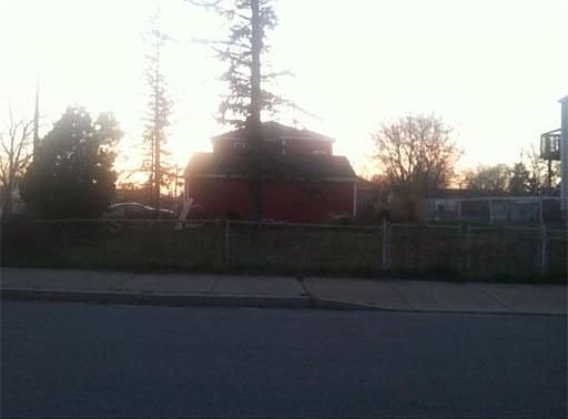 2nd image of 328 Stockton St