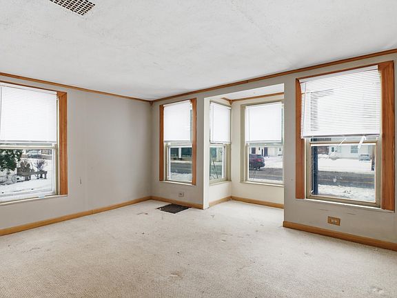 4th image of 316 E Division St