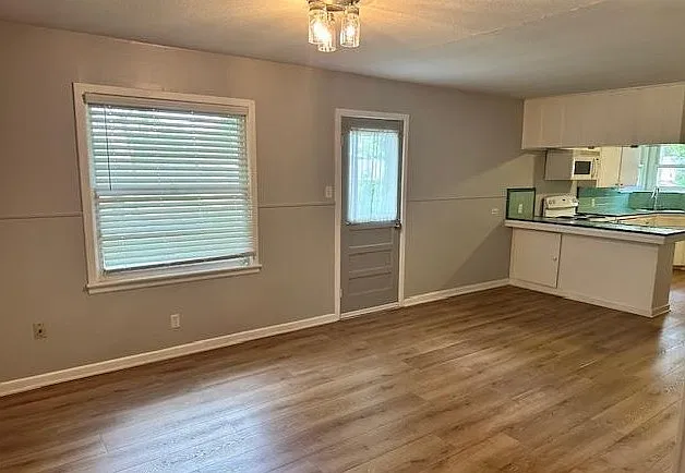 3 bed, 1614 sqft, $1,650 — Photo 2