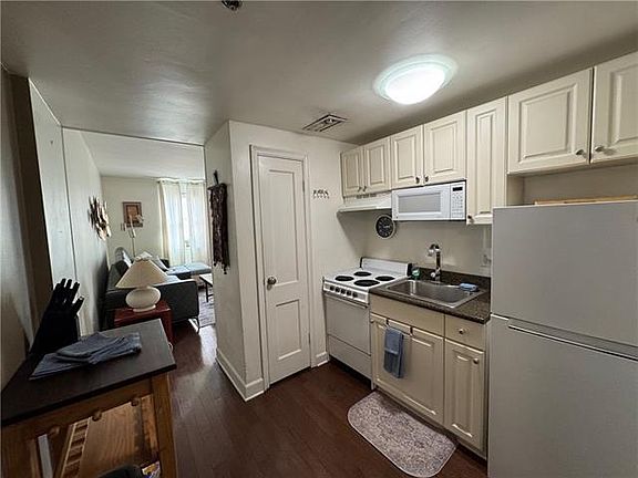4th image of 1205 Saint Charles Ave APT 509