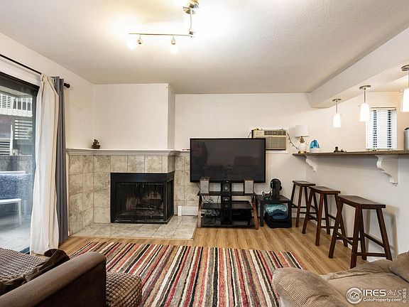 3rd image of 665 Manhattan Dr #3