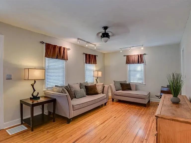 1842 Crossland Ave — Photo 3