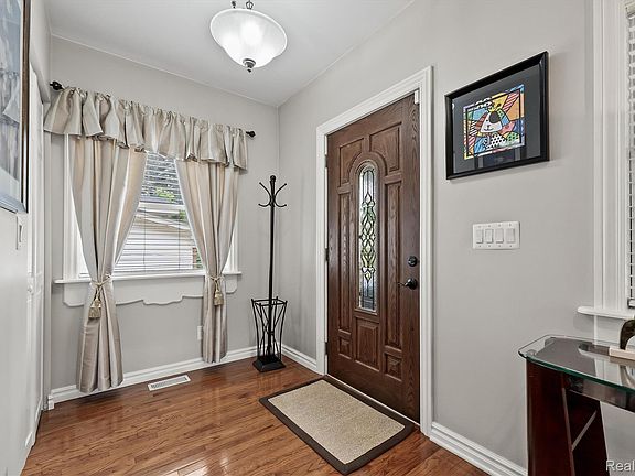 3rd image of 2159 Avondale St