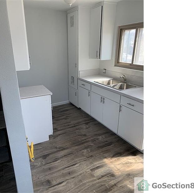 1st image of 811 W 97th St #1