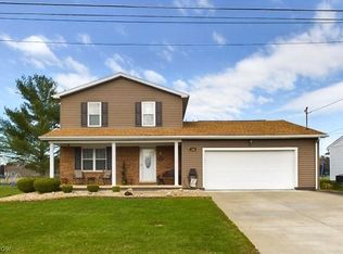 260 Lincoln Dr, Mineral Wells, WV 26150