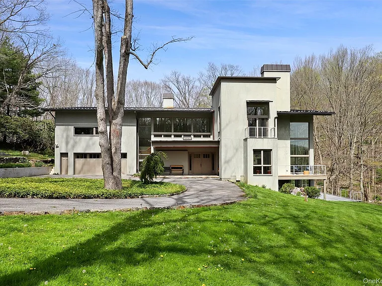 17 Fox Run Rd — Photo 1