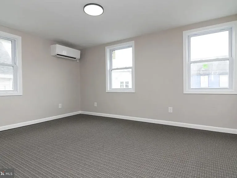 107 West St — Photo 9