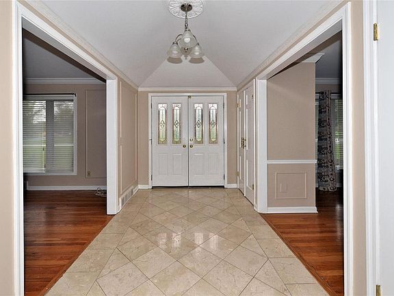 2nd image of 11 Williamsburg Estates Dr