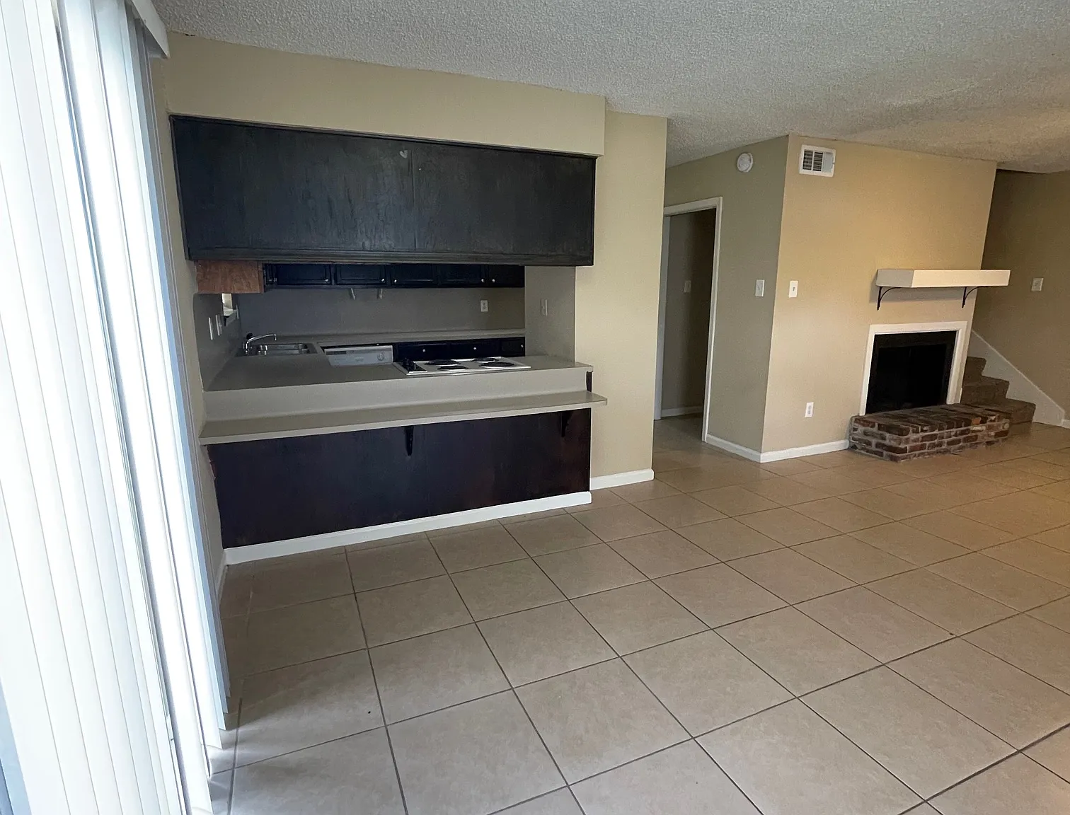 2 bed, 1.5 bath, 1100 sqft, $1,000 — Photo 1