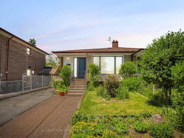 109 Elnathan Cres, Toronto, ON M9L 2G2