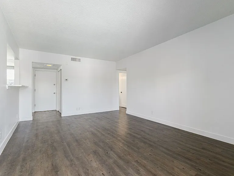 The Shorewood Apartments — Photo 16