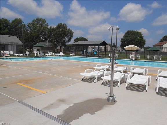 4th image of 1437 Lake Huron Dr