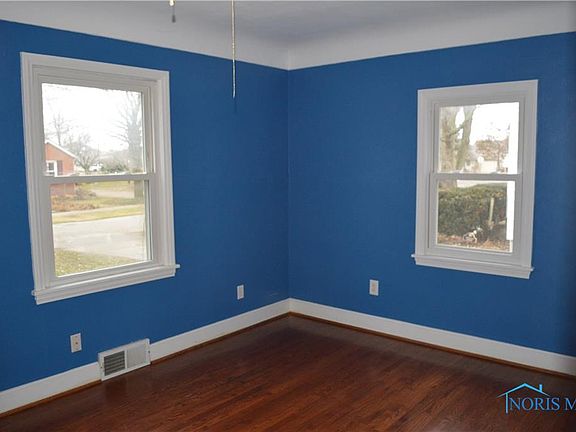4th image of 225 Carr Ave