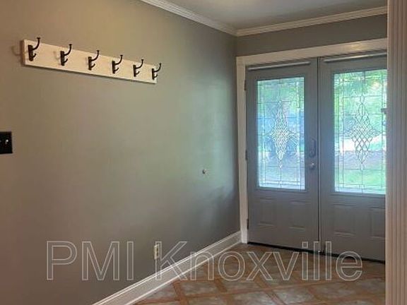 2nd image of 612 W Meadecrest Dr