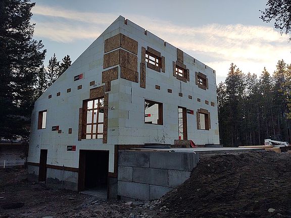 4th image of 3878 Rainbow Dr