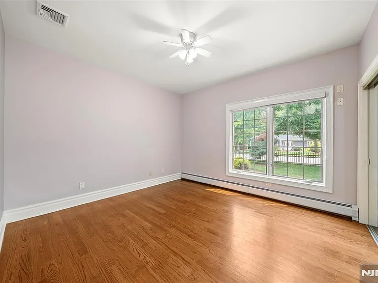 351 White Ave — Photo 14