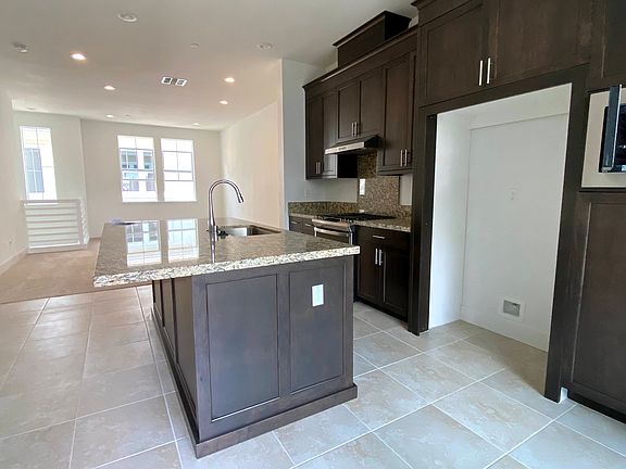 3rd image of 37336 Suncrest St