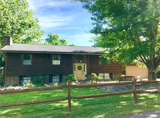 125 Edgewood Dr, Ravenswood, WV 26164
