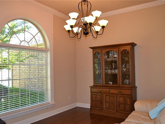 4th image of 12 Lillian Ln