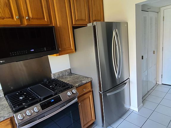 2nd image of 1021 Newport Hbr