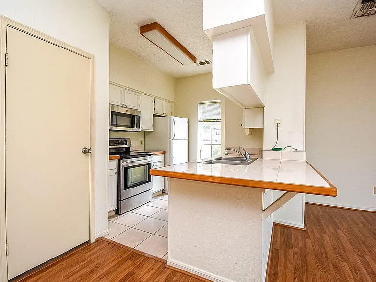 7575 Cambridge St #1004 — Photo 8