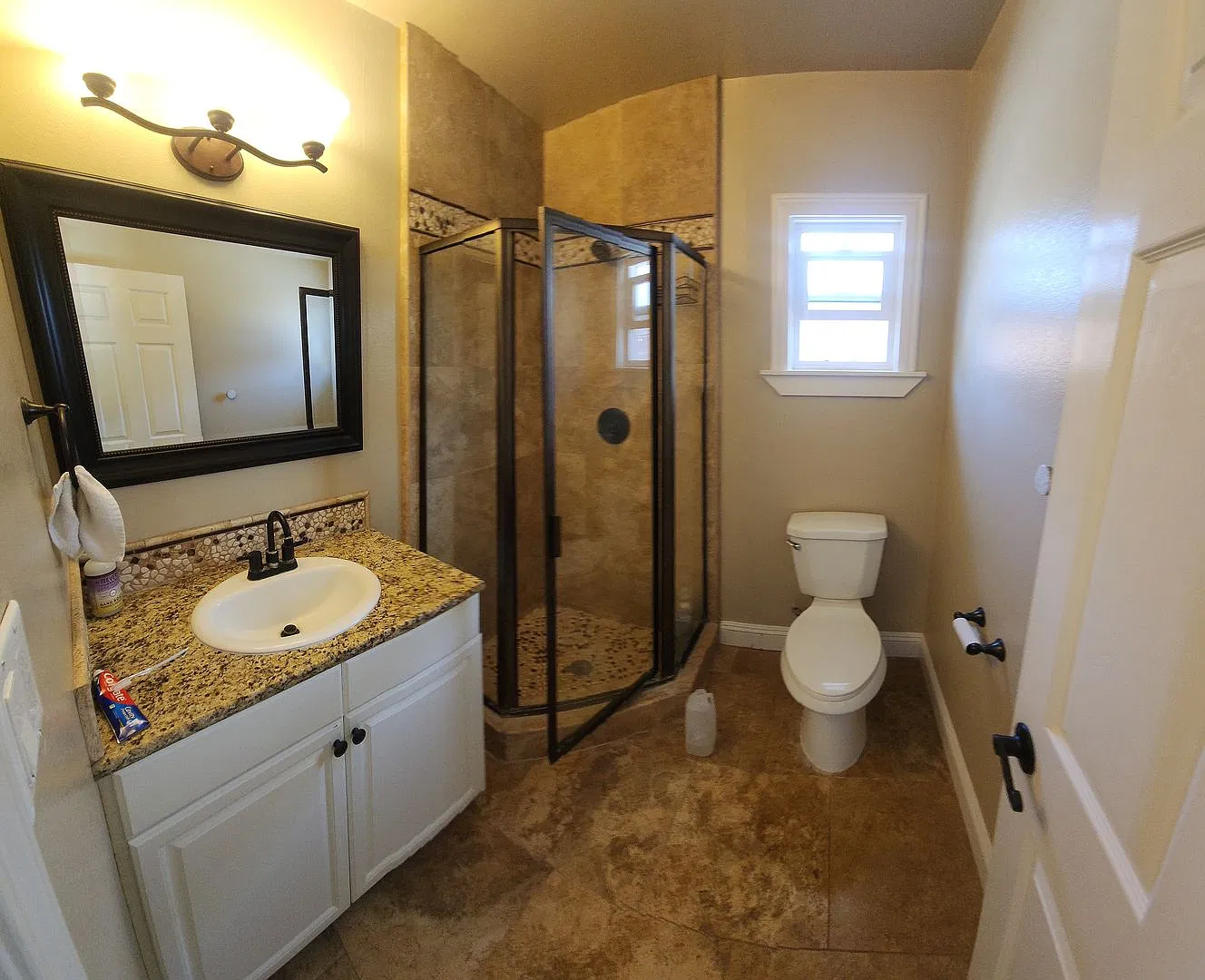 Beautiful upgraded home near campus! — Photo 4