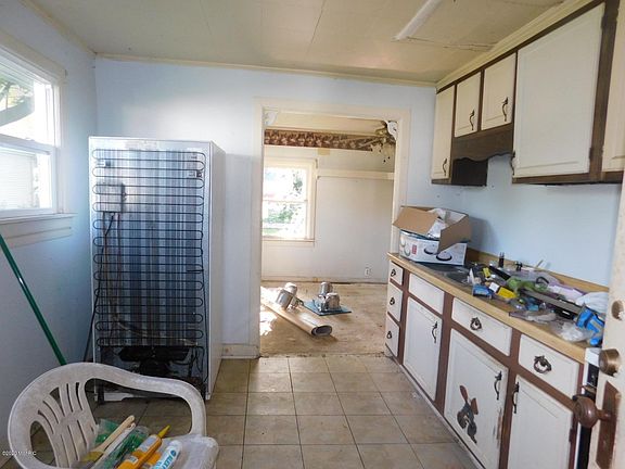 2nd image of 229 Wentworth Ave