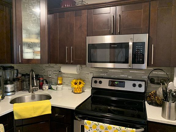 5th image of 1030 E 222nd St Floor 2