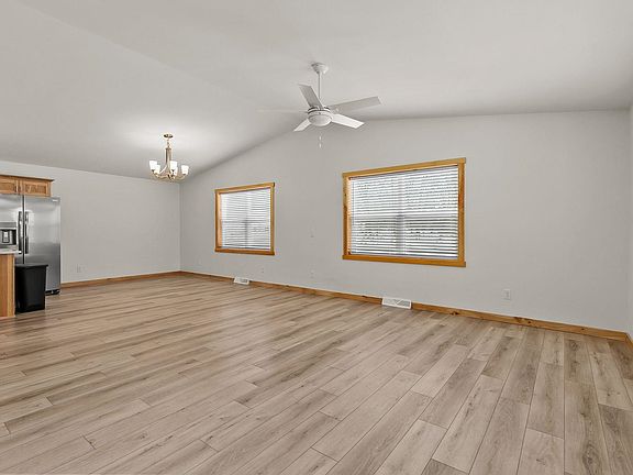 3rd image of 312 Brooke Cir