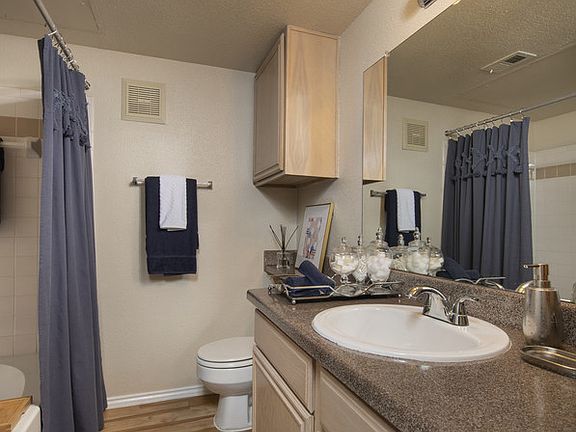 5th image of 2834 Greenbriar St #3571