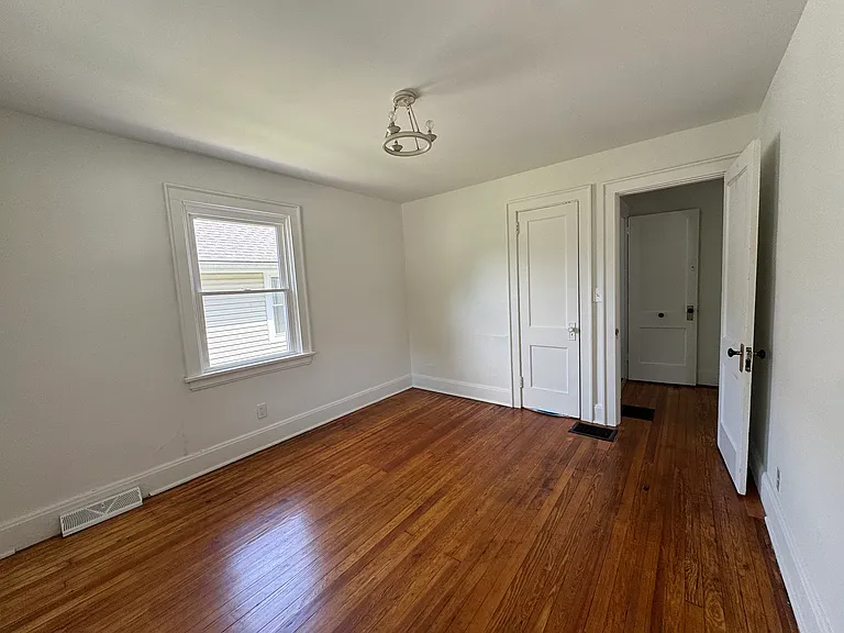 3822 Carlton St — Photo 7