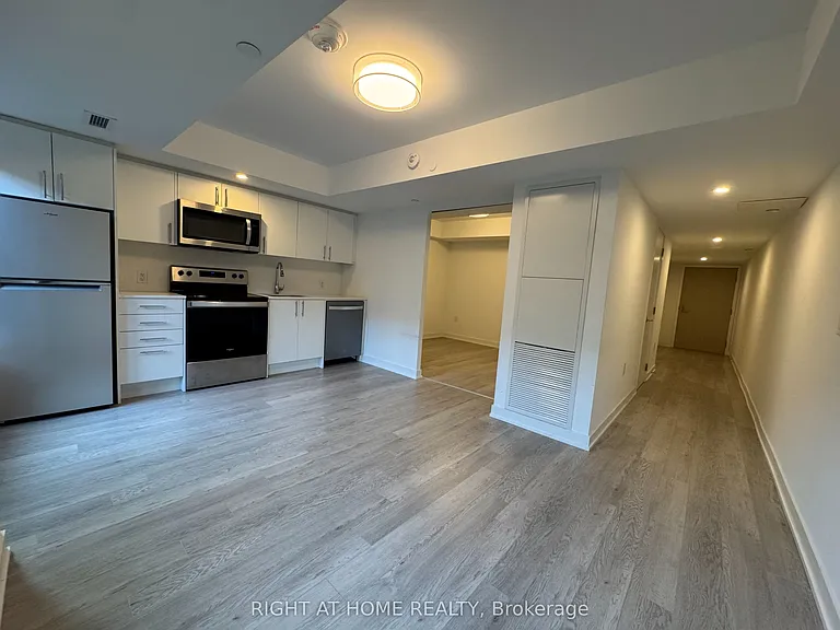3 Strathgowan Ave #326 — Photo 12