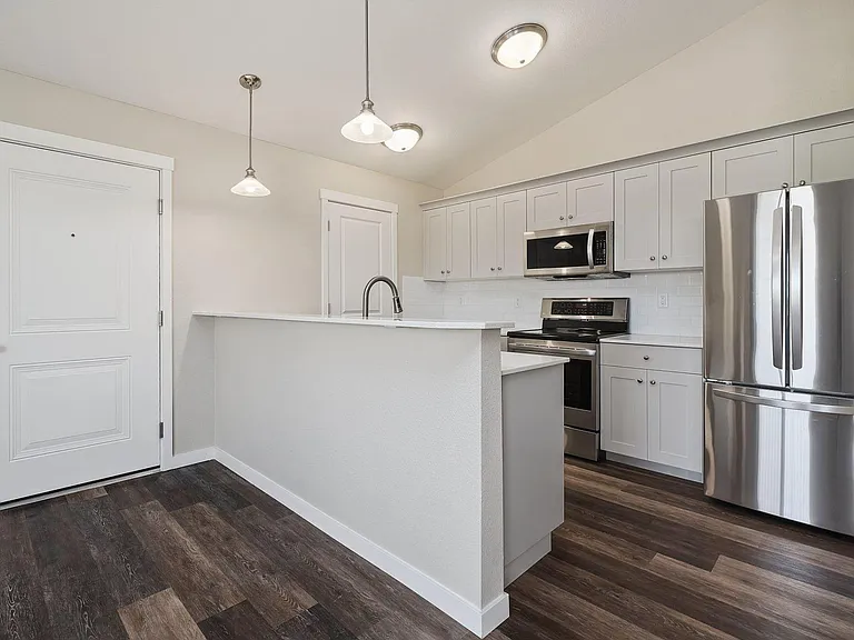 The Summit Apartments — Photo 3