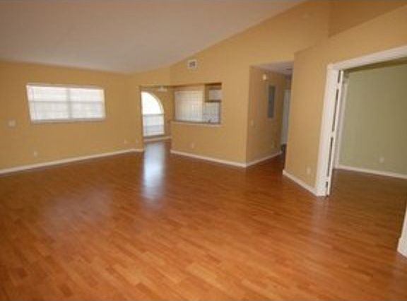 3rd image of 9570 Crescent Garden Dr APT 101