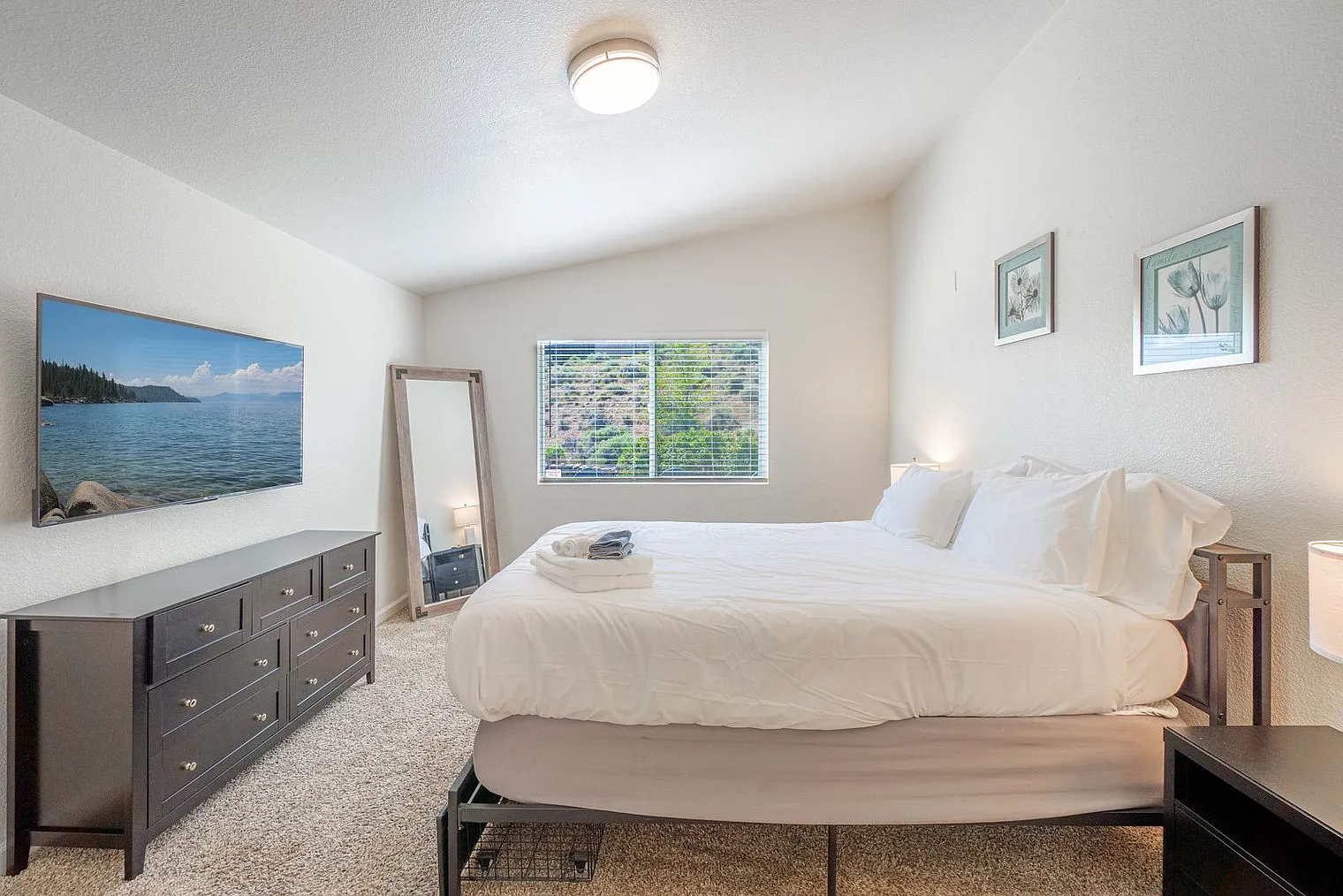 3 bed, 2.0 bath, 1280 sqft, $6,149 — Photo 3