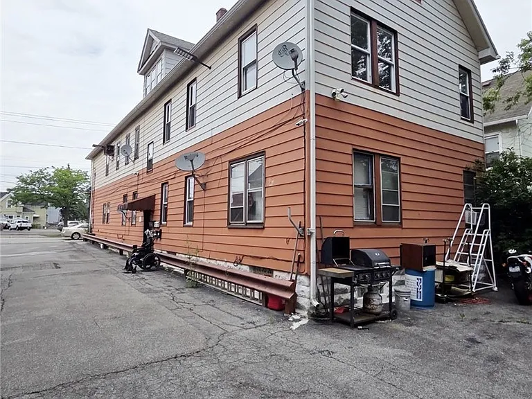 1037 Walden Ave #4 — Photo 14
